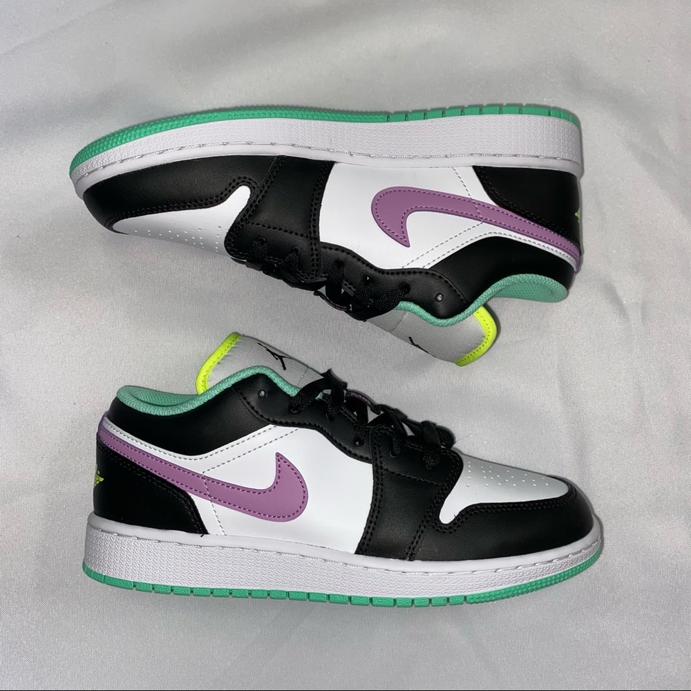 Nike Air Jordan 1 Mid GS Violet Shock 6.5Y 8W New - Picture 2 of 5